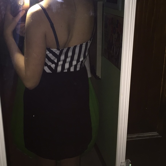 White and black mini dress - Picture 3 of 6